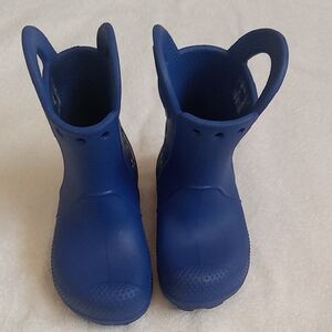 Excellent Condition Kids Vibrant Blue Crocs  Rain Boots  Toddler Size 7